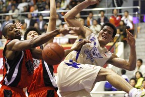 明星解说视频-夺冠首场状态出色，加拿大队观众沸腾！，Ming重返赛场比赛高潮迭起(带领国足夺冠后会多么轰动)