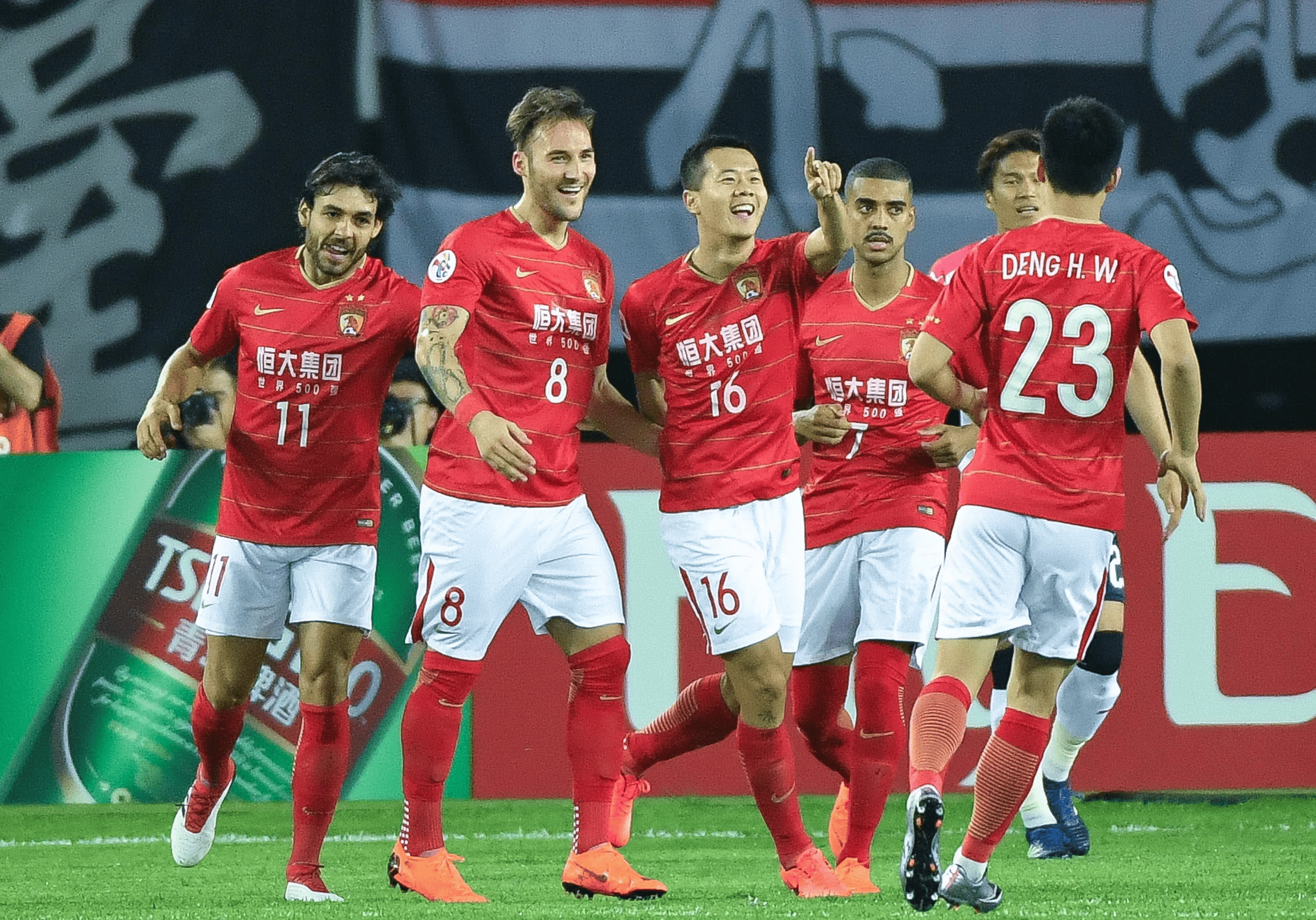 赛地聚焦：西甲国际比赛日热度飙升；北京国安更衣室发声；压力陡增；控场能力受关注的简单介绍